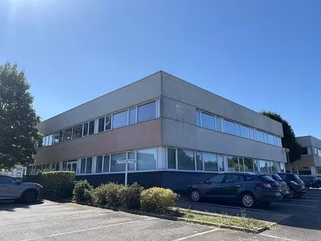 location bureau bruz 72 m²