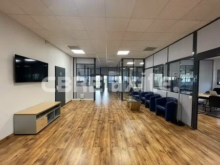 location local d'activités pringy 483 m²