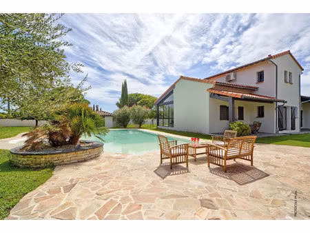 la salvetat-saint-gilles  maison familiale t6 avec piscine  dépendance et terrain divisibl