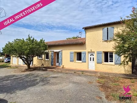 maisons mitoyennes sur terrain de 2107 m² avec double garage et dépendances.