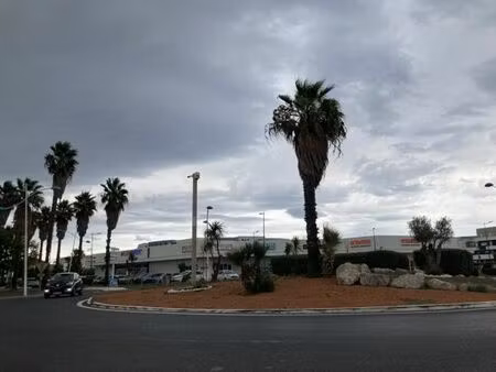location local commercial 135m2 canet-en-roussillon 66140 - 2850 € - surface privée