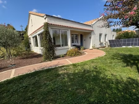 vente maison à benet (85490) : à vendre / 197m² benet