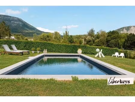 maison avec piscine et vue dégagée en vente à la roque-esclapon