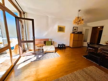 superbe appartement traversant centre ville  2 chambres  balcon  loggia  parking!