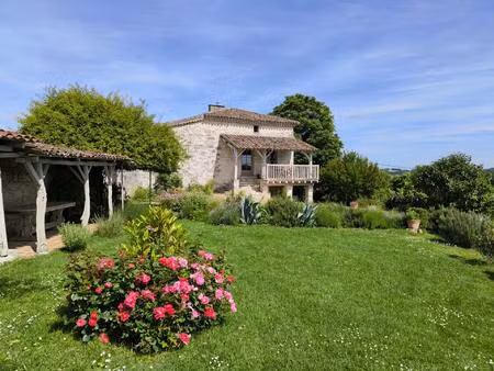 magnifique maison en pierre d'env 150 m2 et ses 2 dépendances en pierre avec piscine sur..