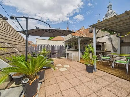 en exclusivité: saulieu centre ville: immeuble à usage de commerce et habitation