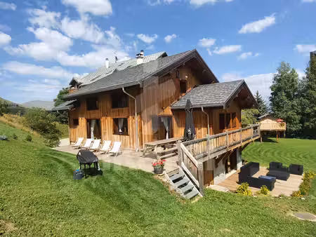 chalet d'exception skis aux pieds  le corbier  domaine des sybelles