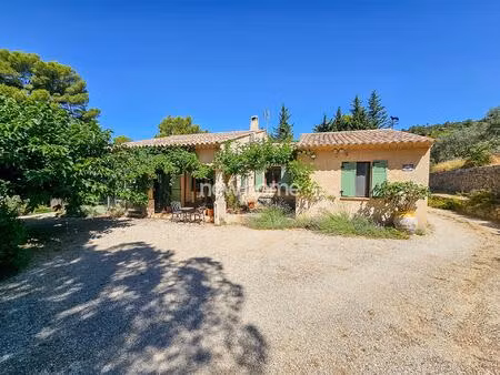 havre de paix au cœur de la nature avec vaste terrain arboré