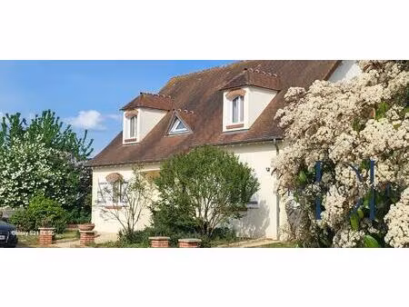 belle maison de 151 m2  4 chambres sur sous-sol total et vérand