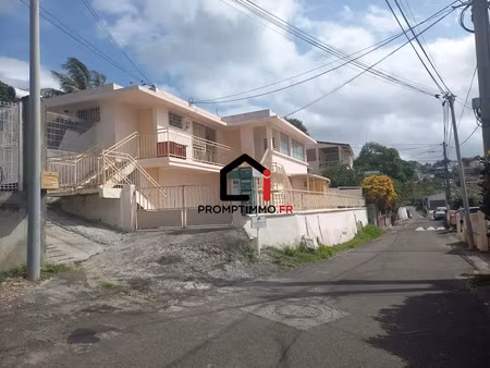 location meublée appartement 2 pièces 26 m² à schoelcher (97233)  575 €