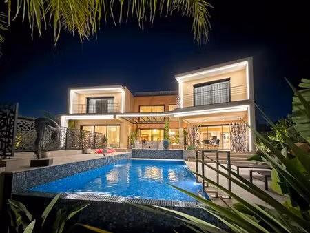 saint-raphaël valescure sud – superbe villa contemporaine avec piscine et grand garage