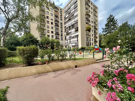 3 pieces au pied du metro