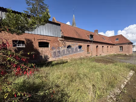 corps de ferme avec nombreuses dépendances secteur d'avesnes