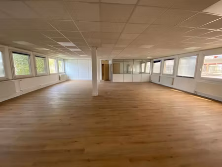 location locaux professionnels 225 m² à aulnay-sous-bois (93600)  3 638 €