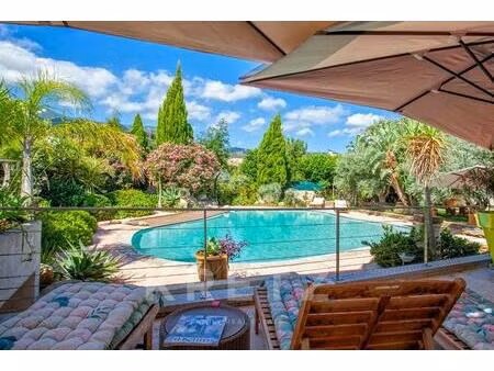 maison d'architecte avec piscine et vue mer