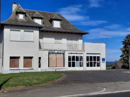 vente immeuble 20 pièces 544 m² à montsalvy (15120)  192 000 €