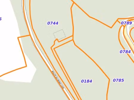 terrain 2 900 m² avec source + ruine cadastrée et accès carrossable