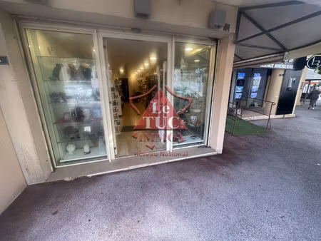 murs commerciaux cavalaire