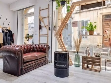 a voir absolument local avec très belle vitrine secteur prêcheurs marché 3x/semaine