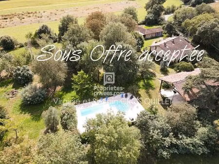 propriété maison/maison annexe/grange/garages/piscine et grand terrain