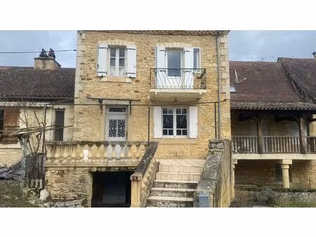 maison ancienne avec terrasse
