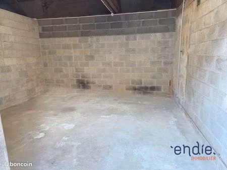 parking/box 1 pièce 50 m²