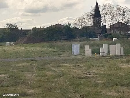 terrain 668 m² manziat