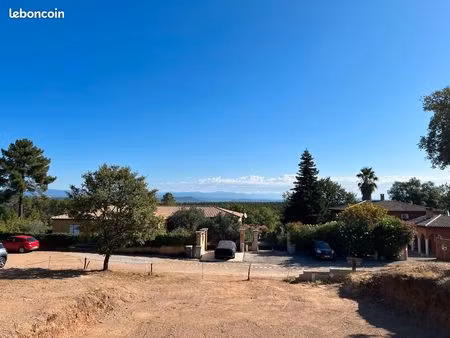 terrain 652 m² les mayons