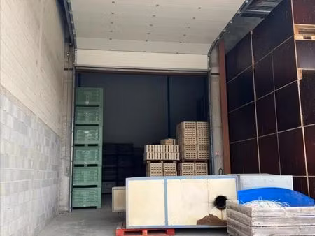 local commercial 2000 m² niozelles