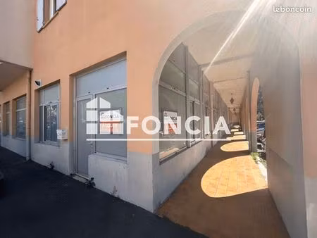 local commercial 127 m²