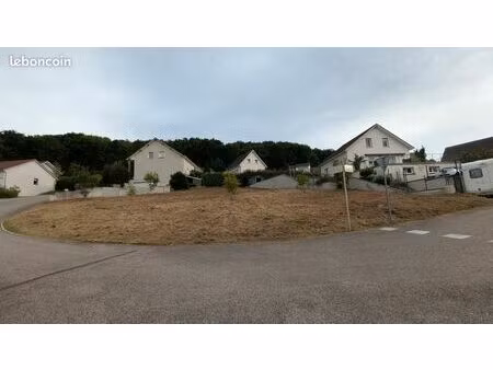 vends terrain viabilisé de 801m² à etouvans (25260)