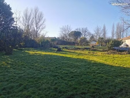 terrain 1765 m² tresses