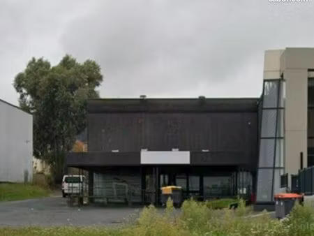 local commercial 1 370 m²