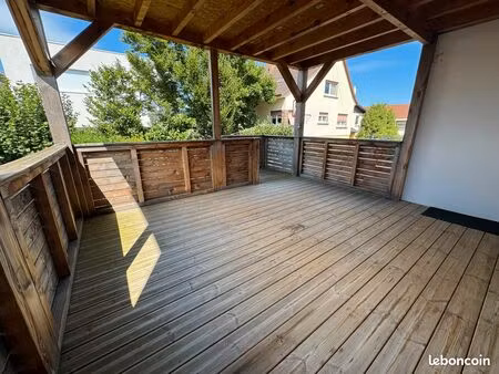 très bel appartement lumineux avec terrasse et jardin privatif