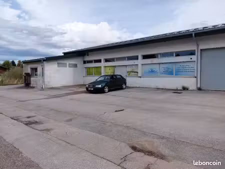 local commercial ou artisanale   atelier   stockage de 233 m2 (rez 133m2 +etage 100m2)a fr