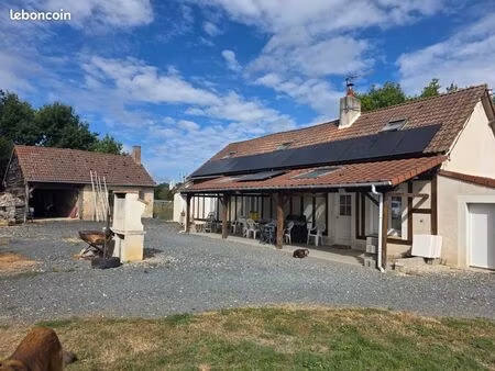 maison d'habitation 110m2 + dépendance 24m2 + hangar avec 1ha2 de terrain clos