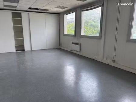 bureau 69 m²