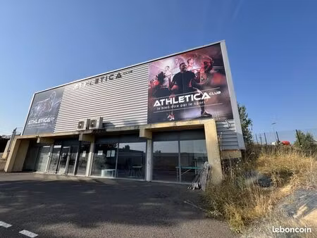 local 643 m² l'isle-jourdain