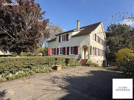 maison 10 pièces 261 m²