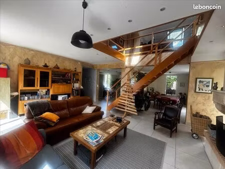 maison 7 pièces 280 m²