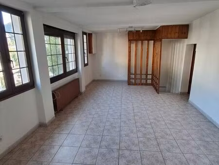 triplex 85 m2 avec terrasse privé à louer