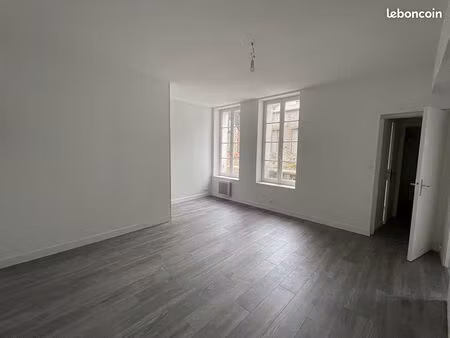 studio 1 pièce 32 m²