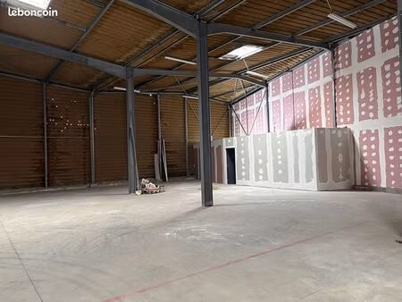 local 700 m² gouesnou