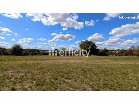 terrain 7 742 m² hiersac