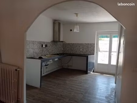 maison de ville face à la gare de morcenx. 1h de bordeaux  à 4h de paris  20 minutes de la