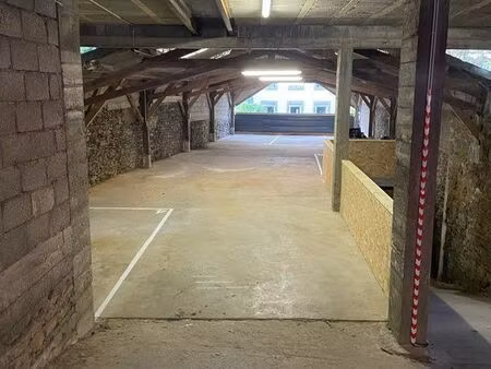 place parking moto dans garage sécurisé