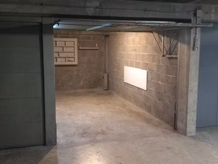 vente garage sur bron