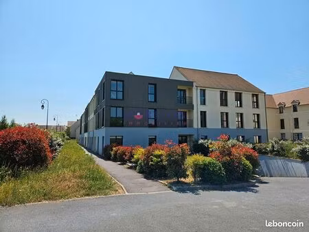 local 19 m² la chapelle en serval