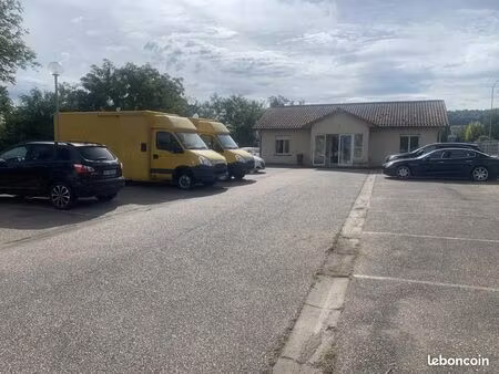 local d'activité 1 500 m²