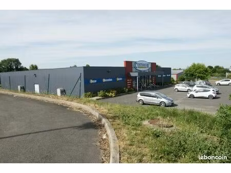 local commercial 1 300 m²